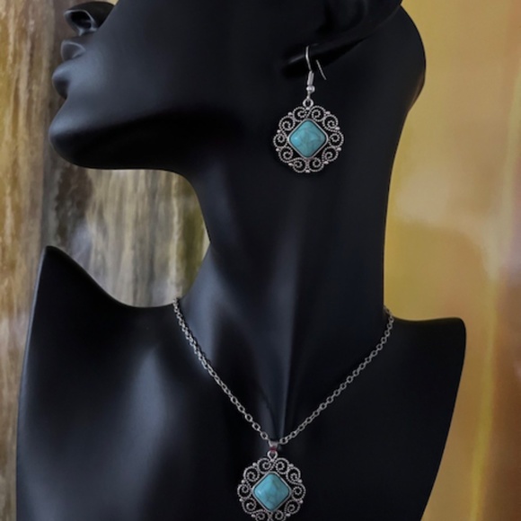 Amazing elegant set of necklace and earring - Picture 5 of 5